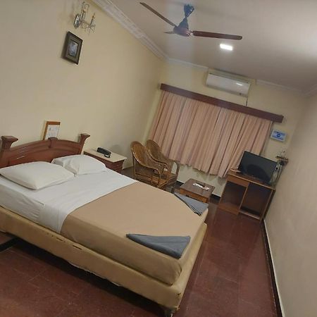 Sea Breeze Beach Resort Mahábalipuram Kültér fotó