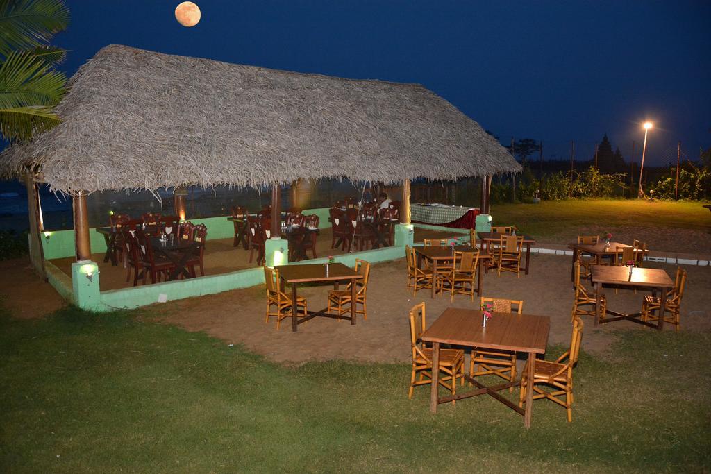 Sea Breeze Beach Resort Mahábalipuram Kültér fotó