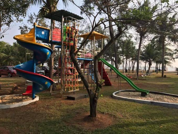 Sea Breeze Beach Resort Mahábalipuram Kültér fotó